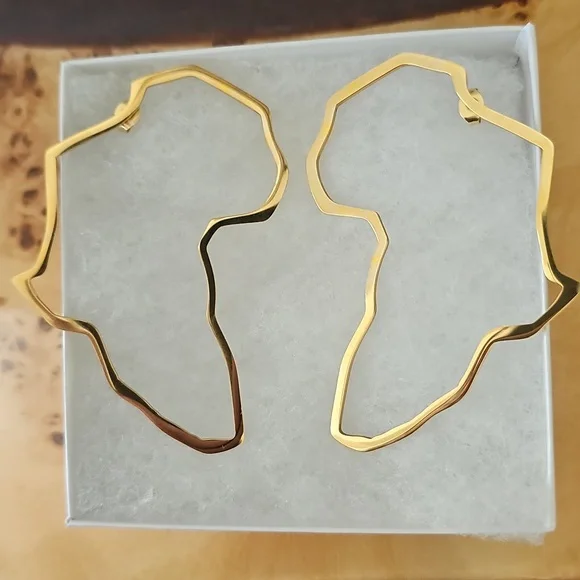 🌻HP🌻Africa Map Hoop Post Earrings 18K Gold Plated NIB - Picture 3 of 5